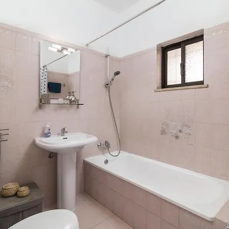Modern Family Townhouse In Quarteira, Algarve 度假居