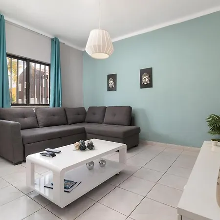 Dom wakacyjny Modern Family Townhouse In Quarteira, Algarve *