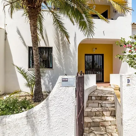Modern Family Townhouse In Quarteira, Algarve